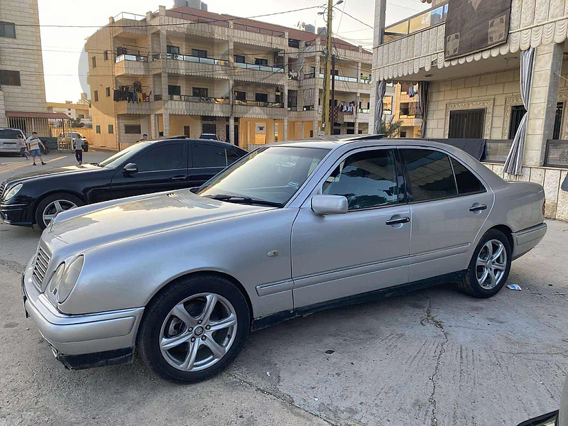 Mercedes-Benz E-Class 1998 ام عيون