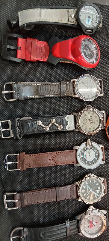 8 extremely rare Vintage watches Swiss and japanese all for 90$