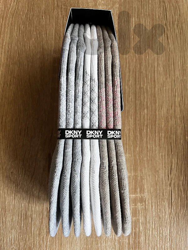 DKNY NEW IN TAG set of 8 pairs SOCKS
