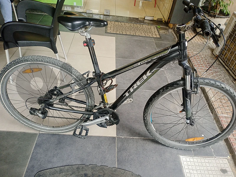🚲 دراجة   mountain bike 🚲 3700 Trek أصلية للبيع