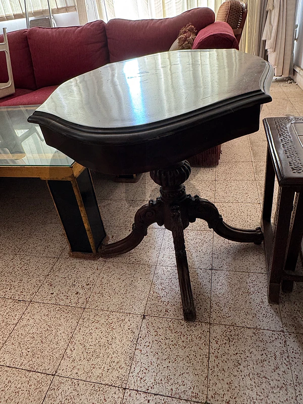 elegant stand alone table