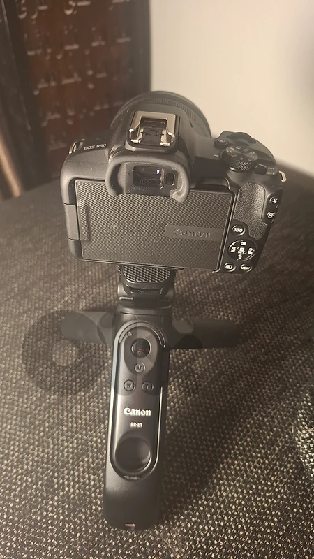 Canon R50 very clean+kit lens18-45 + 35mm IS lens+tripod canon org+mic