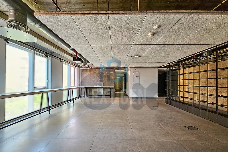 Office For Rent In Achrafieh | مكتب للإيجار في الأشرفية