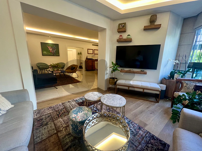 Apartment for sale in sanayeh Apartment for sale in sanayeh