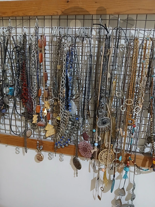 faux bijoux necklaces