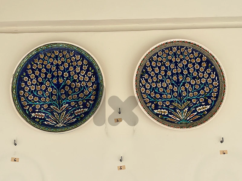 21 Vintage Turkish Kütahya Iznik Ceramic Wall Plates Mixed Sizes