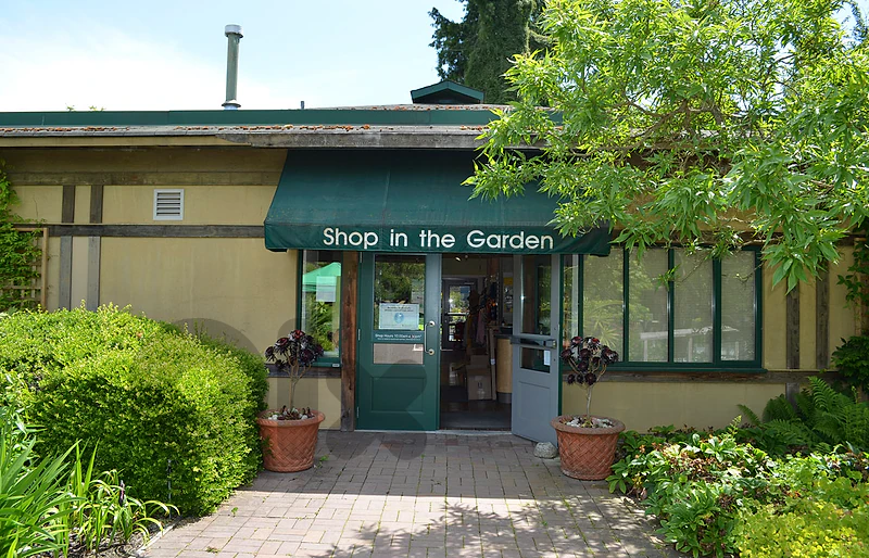 Shop with Garden for Rent in Bliss Areaمحل مع حديقة للإيجار