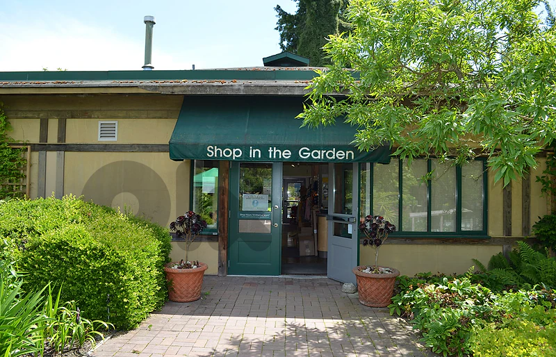 Shop with Garden for Rent in Bliss Areaمحل مع حديقة للإيجار
