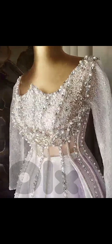فستان سهرة  ١٠٠$