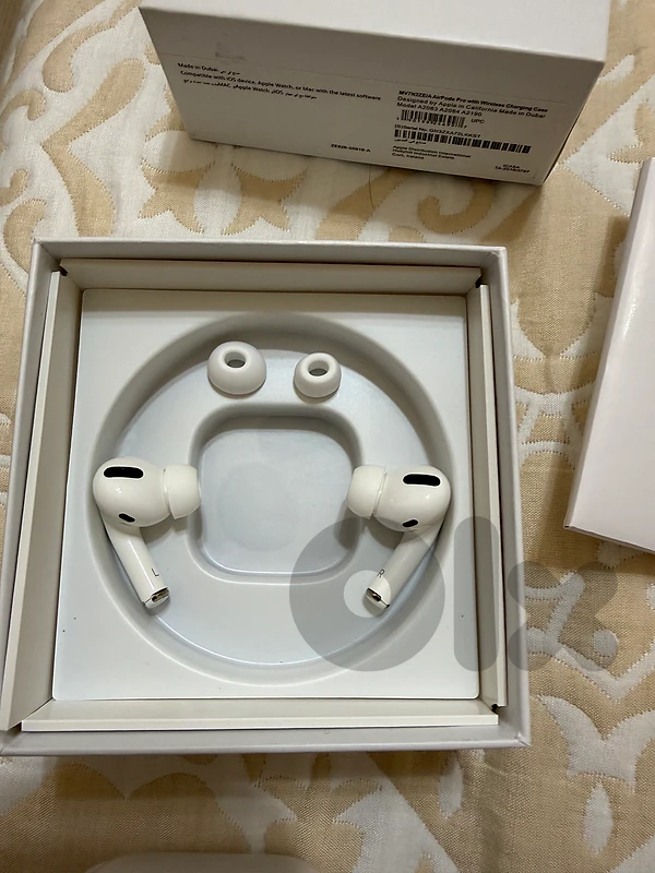 AirPods Pro 1st Gen Original Apple – Good Condition