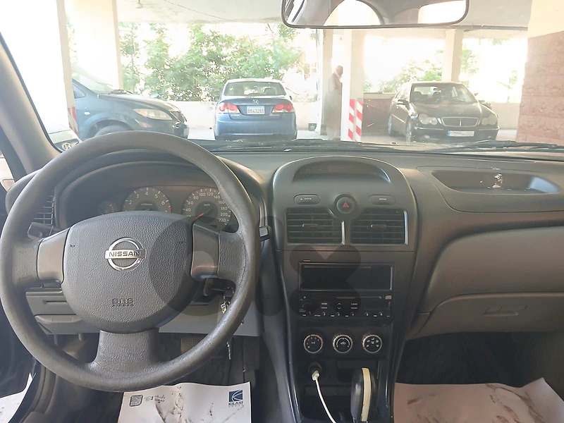 Nissan Sunny 2012