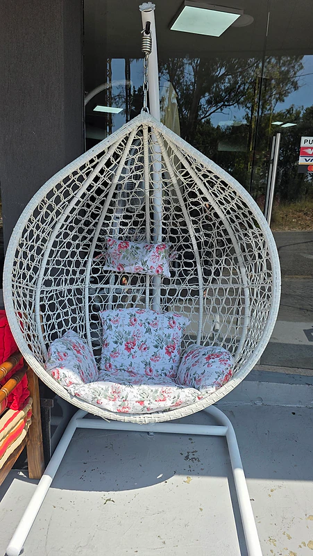 سلة مع فرش Hanging chair