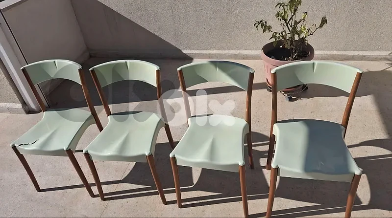 Calligaris kitchen chairs, made in Italy.