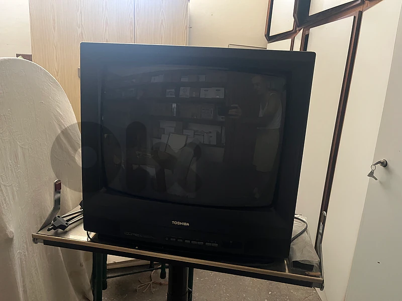 Vintage Toshiba 20-Inch CRT TV | Perfect for Retro Gaming