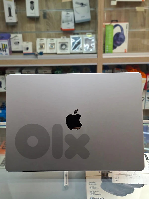 Used apple macbook pro 14" *16 RAM *512 gb SSD *M1 pro *228 cycle