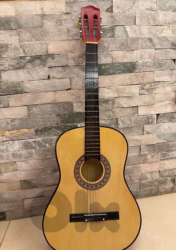 Guitar used like new