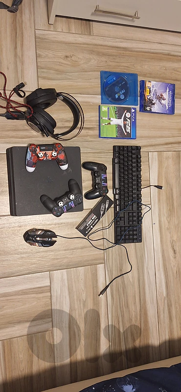 ps4  with the accessories