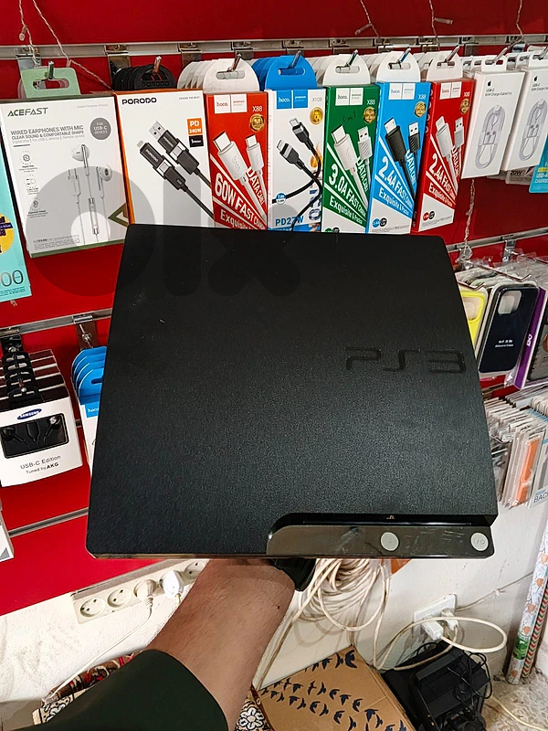 PS3 like new without cables and joysticks