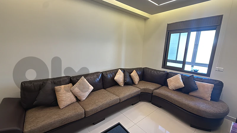 Excellent Condition Living Room