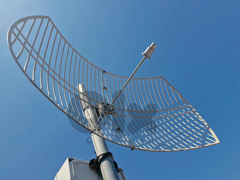 MikroTik RB411 + 5GHz Parabolic Dish Antenna
