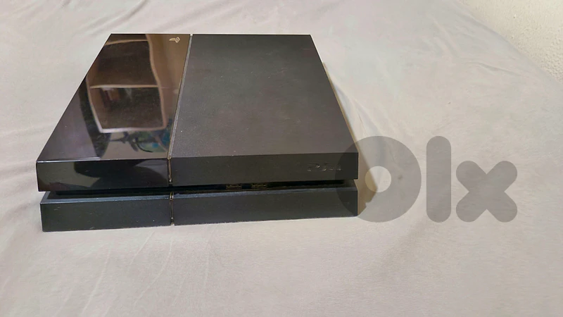 playstation 4 with 2 controllers