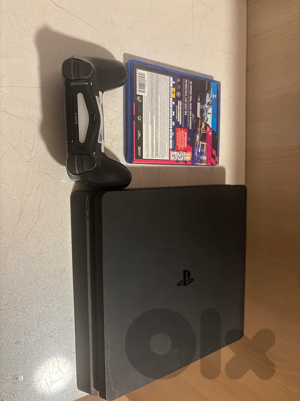 PS4 SLIM LIKE NEW