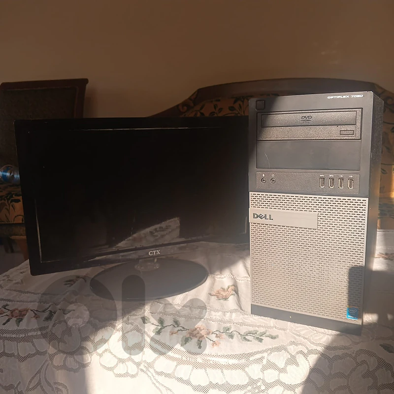 Dell OptiPlex 7080 Desktop PC with Monitor
