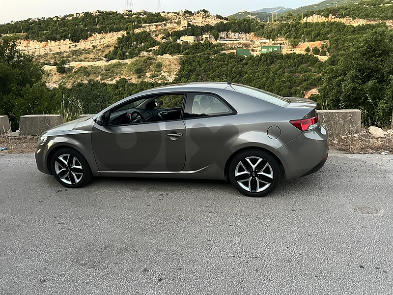 Kia Cerato 2012 koup