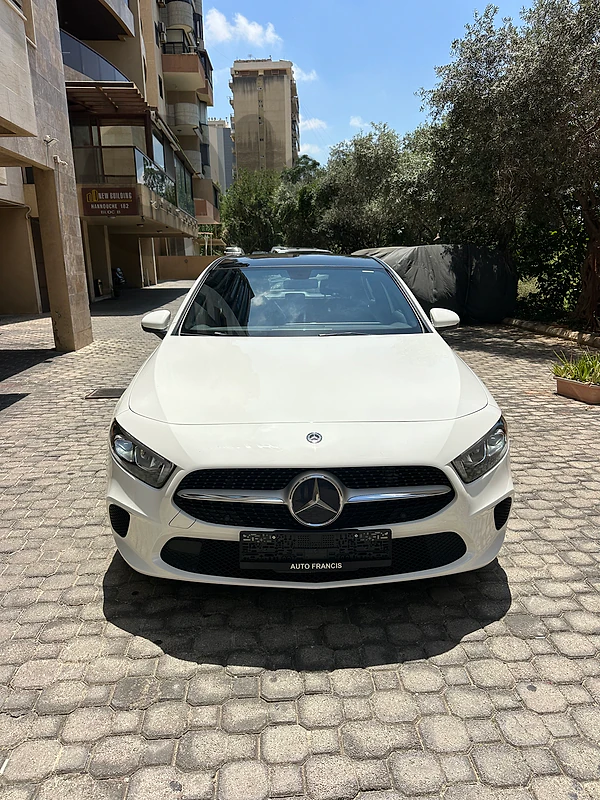 Mercedes A 250 4matic 2019 white on black (clean carfax-30000 miles)
