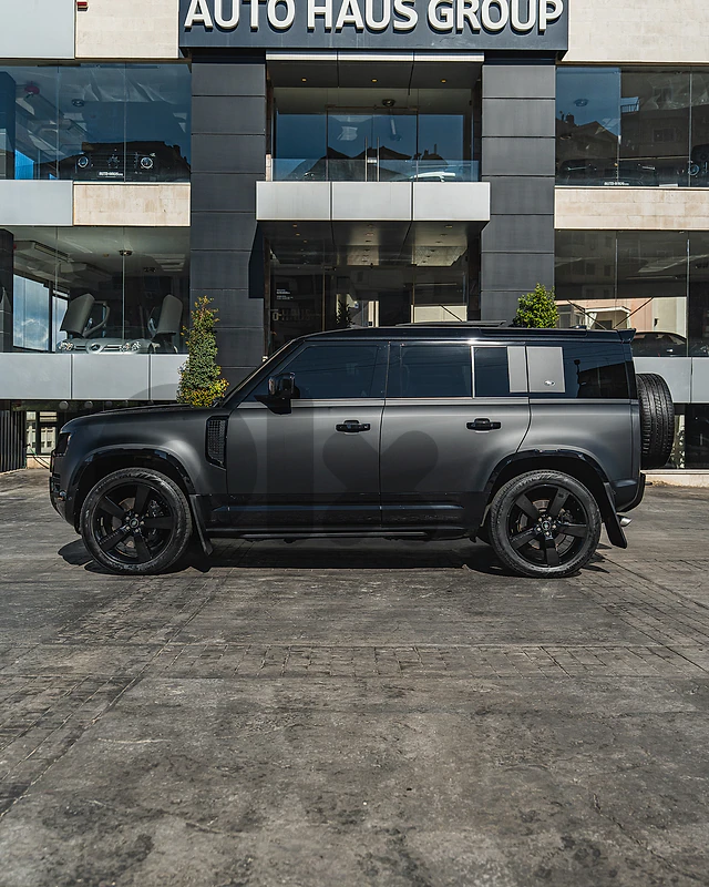 Land Rover Defender V8 2023 !!!!! 33,000 KM ONLY
