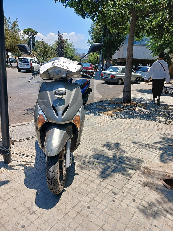 Honda Lead 100cc للبيع بداعي السفر