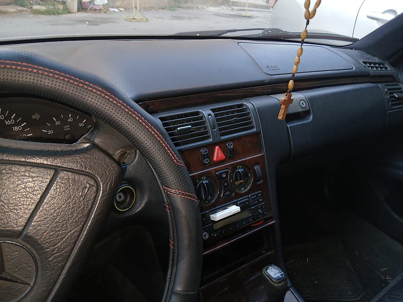 Mercedes-Benz E-Class 1997 E230