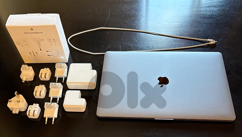 MacBook Pro 15.4 Inch (2019) + Accessoires