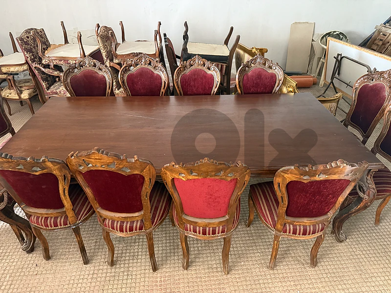 طاولة سفرة مع عشر كراسي