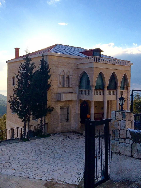 Traditional Lebanese Villa for Sale in Azra, Keserouan