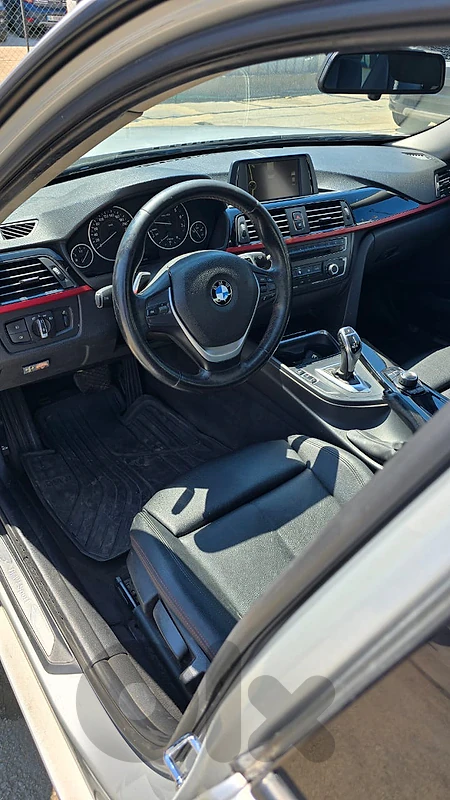 BMW 3-Series 2011 320I