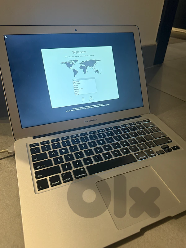 MacBook Air 13" Silver - i5, 4GB RAM, 256GB SSD MacBook Air 13" Silver - i5, 4GB RAM, 256GB SSD