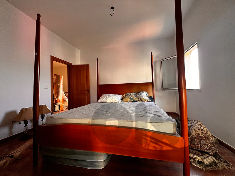 1 bed and side