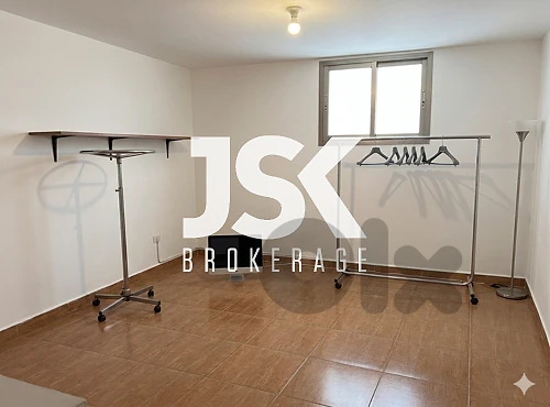 L21689 Shop For Sale in Zouk Mikael