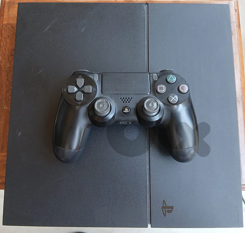 PS4 Original - 500GB - With 1 Controller and Cables