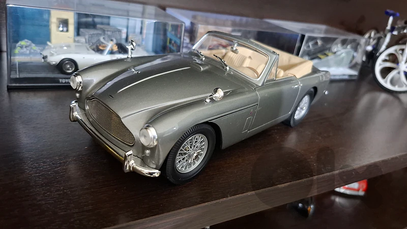 for sale siyara jdide bala box 1:18