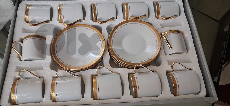 طقم فناجين قهوه مطعم بماء الذهب السعر ٥٠