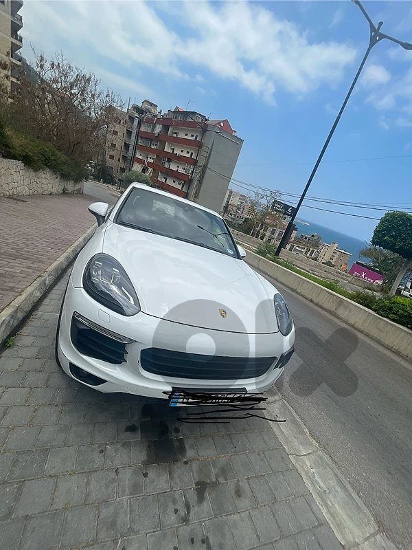 Porsche Cayenne 2015 cayenne s  8 speed tiptronic sport chrono