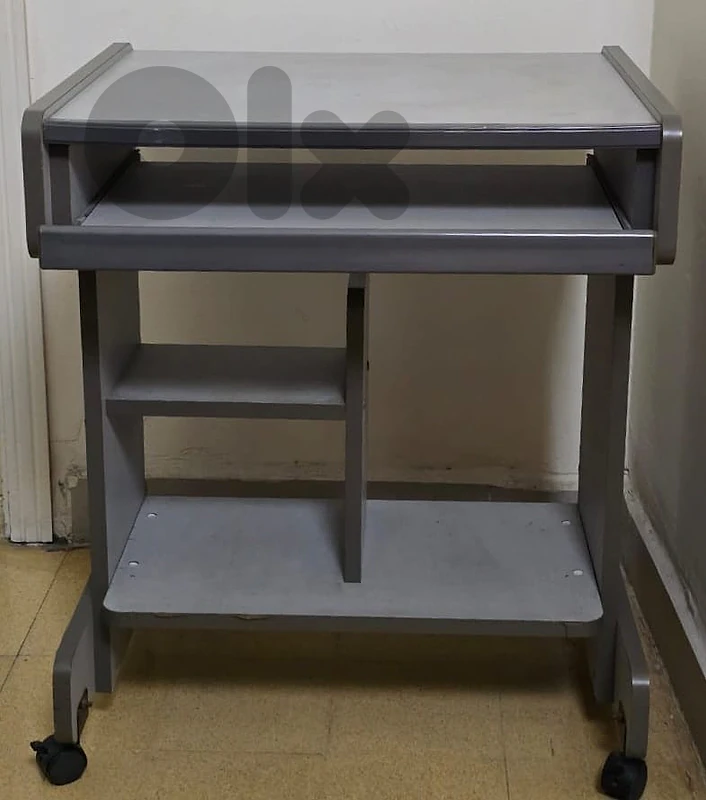 Mobile utility computer desk - مكتب كمبيوتر صغير ومتين