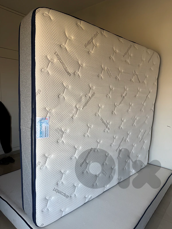 sleep comfort king size mattress & bed box, like new