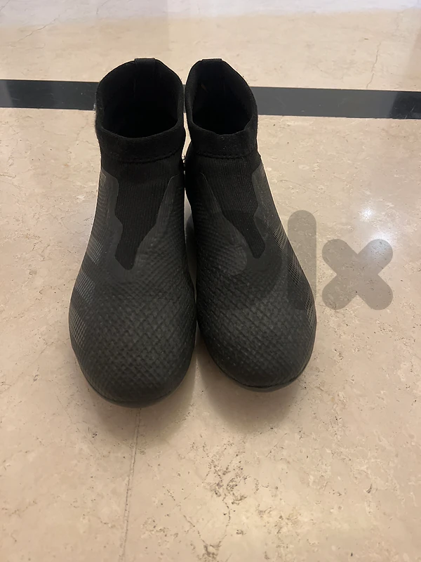 Addidas X Ghosted Laceless Predators