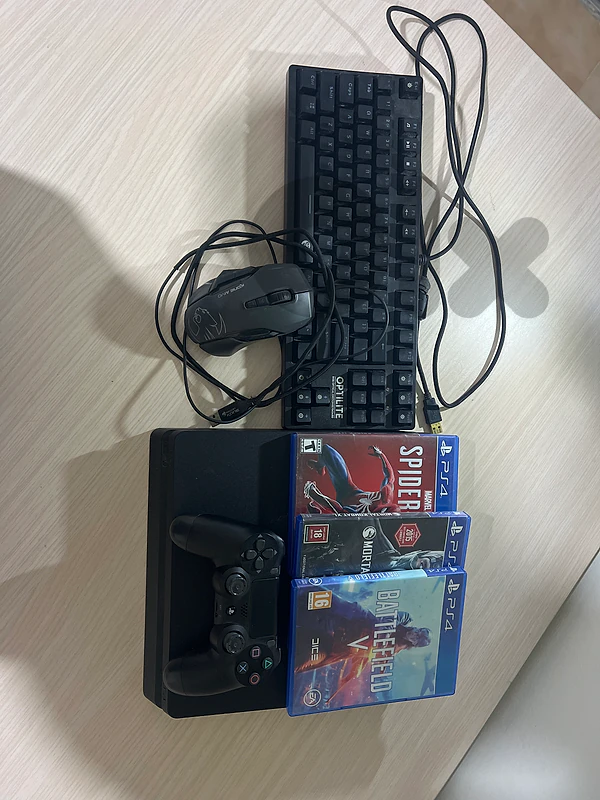 PS4 slim