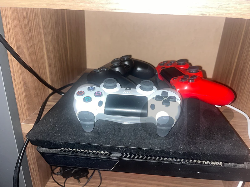 ps4 slim used like new.