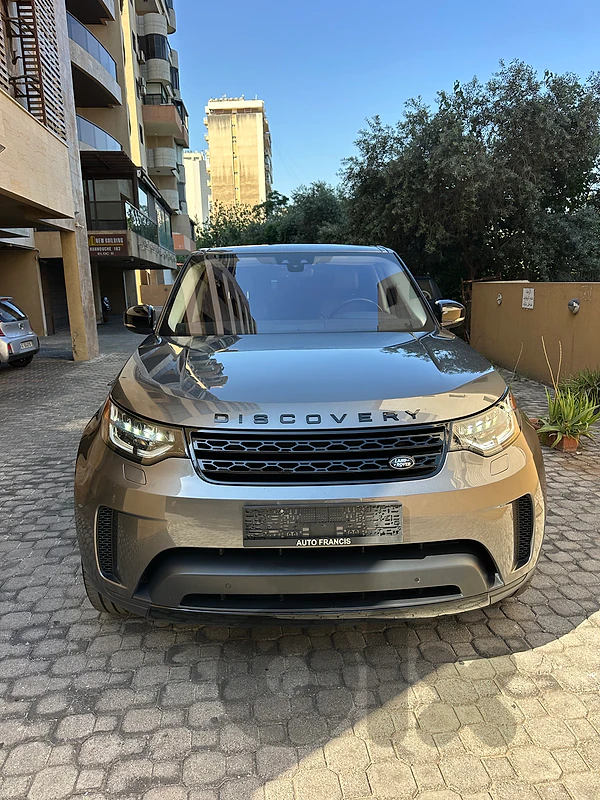 Land Rover Discovery HSE 2018 gray on black (clean carfax)