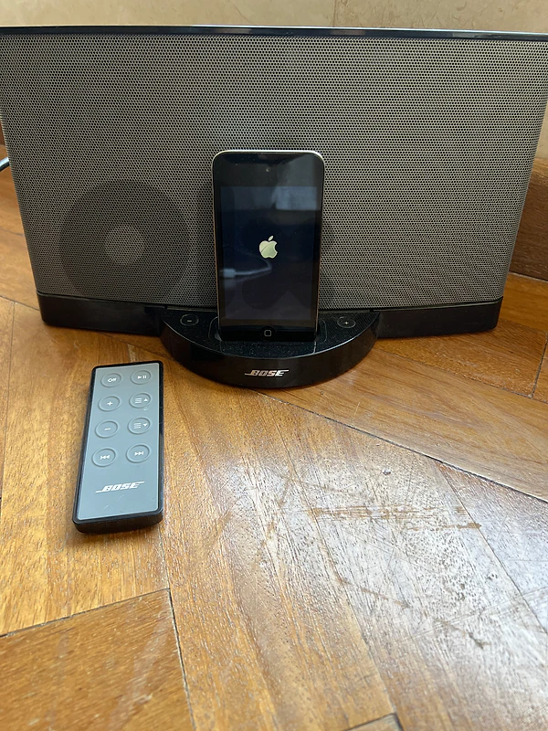 BOSE SoundDock + Apple iPod 32GB + Remote + Original Charger